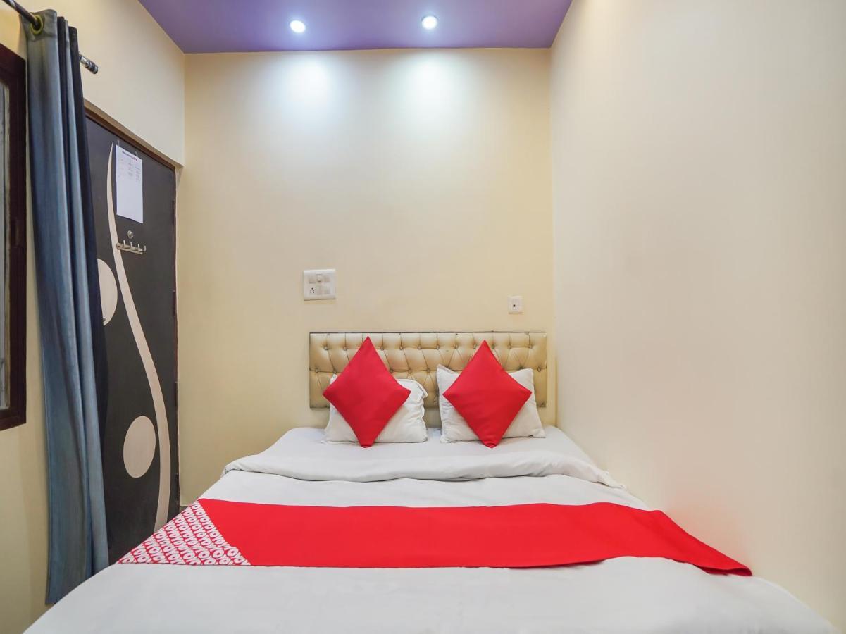 Oyo 75627 New Ankit Guest House Варанаси Екстериор снимка