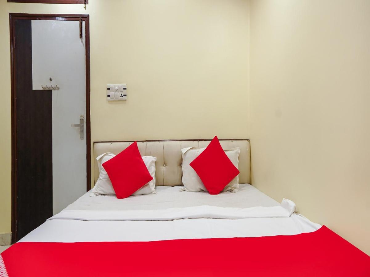 Oyo 75627 New Ankit Guest House Варанаси Екстериор снимка
