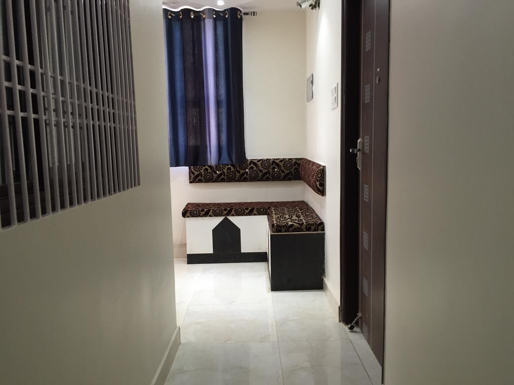 Oyo 75627 New Ankit Guest House Варанаси Екстериор снимка