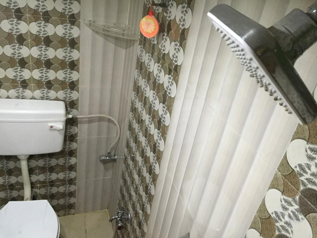 Oyo 75627 New Ankit Guest House Варанаси Екстериор снимка