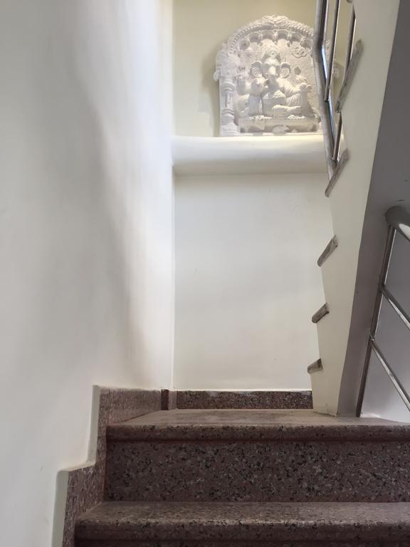 Oyo 75627 New Ankit Guest House Варанаси Екстериор снимка